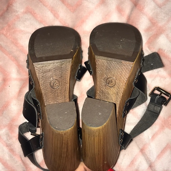 Heels - Picture 2 of 2